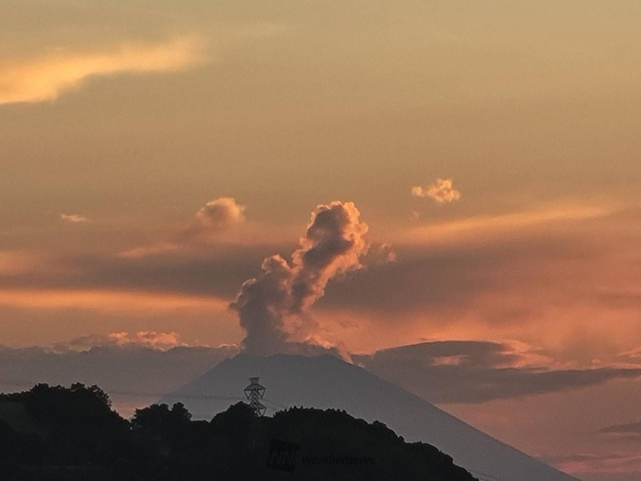 富士山頂の雲 富士山頂に笠雲 | GANREF